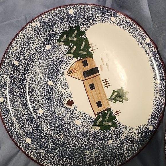 Christmas dinner plates 3 to this set holiday mountain lodge - Picture 6 of 7